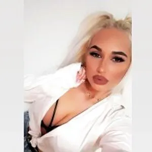 SophieBlondy from stripchat