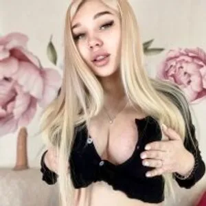 SweetBlondeLeila from stripchat