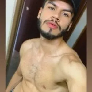 AronBlues from stripchat