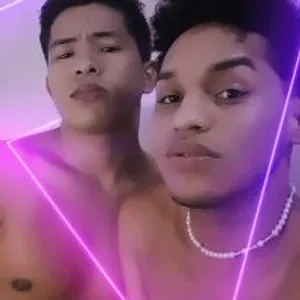 COUPLEGUYSTRONG from stripchat