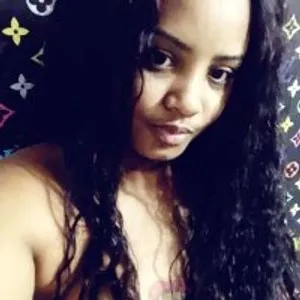 Estrela-La-Negrita from stripchat