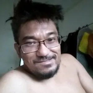 UncleHusz from stripchat