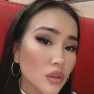 chi_lo from stripchat