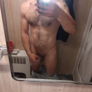 Italianstallion9011 from stripchat