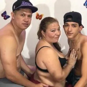 MelaniAndTwoBoys from stripchat