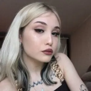 BlondHtty from stripchat