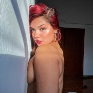 livesex.fan ReddishYoisnia livesex profile in glamour cams