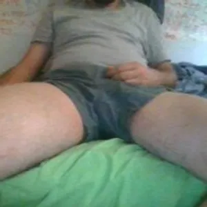 beardsweetguy69697 from stripchat