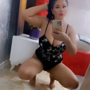 AmiraDelice from stripchat