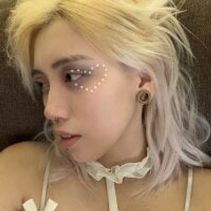 Camgirl is actually offline