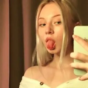 SweetyyBlonde from stripchat