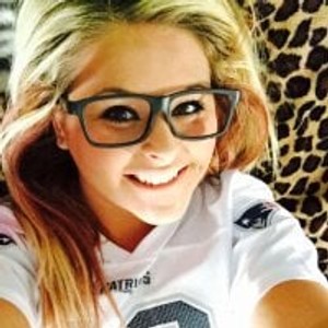 sexcityguide.com neonmoon19 livesex profile in pov cams