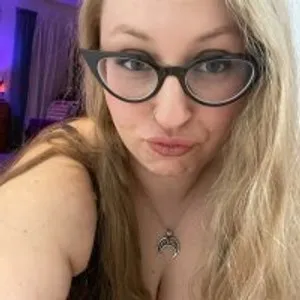 Violetmoon92 from stripchat